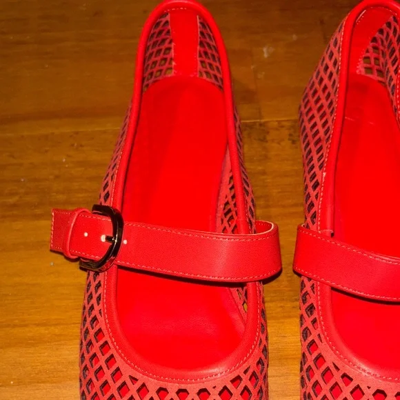 United Colors of Benetton - Red Women's Mary Jane Flats. Size 38 NEVER WORN! - Picture 3 of 4